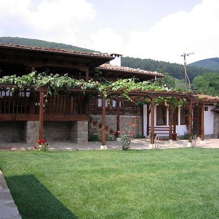 The House With The Vine Guest House Zheravna Exterior photo