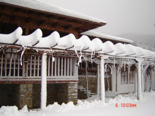 The House With The Vine Guest House Zheravna Exterior photo