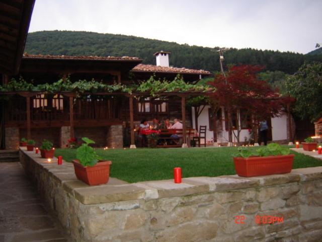 The House With The Vine Guest House Zheravna Exterior photo