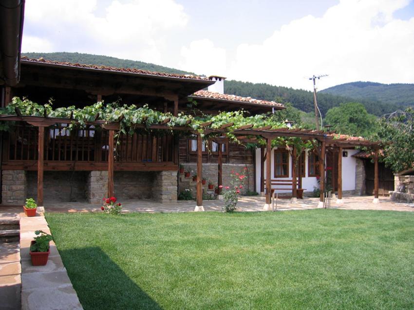 The House With The Vine Guest House Zheravna Exterior photo